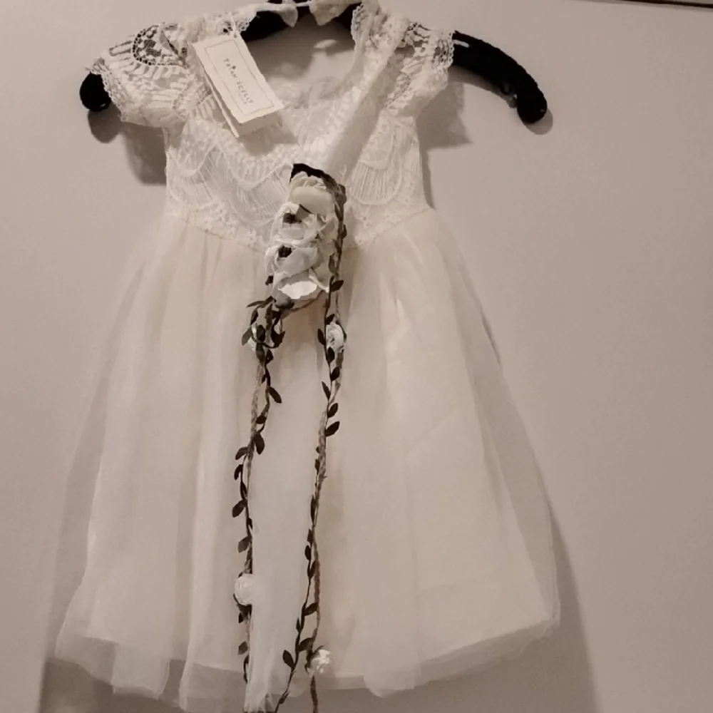 Trish Scully Child White Lace Dress - Picture 2 of 6